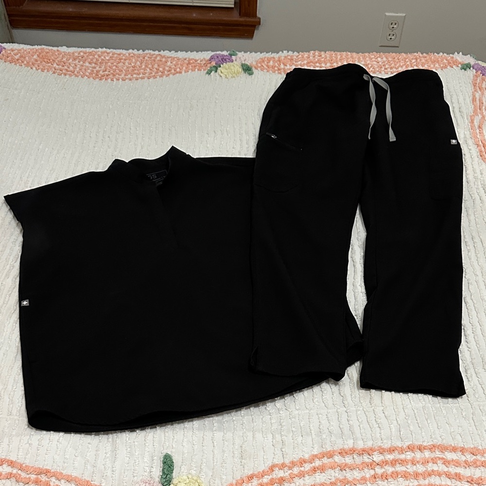 Figs Black Scrub Top and Pants Set